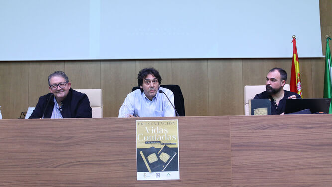 fotografías: rafael González Diego Martínez junto al autor José Miguel Carmona y Luis Montero.