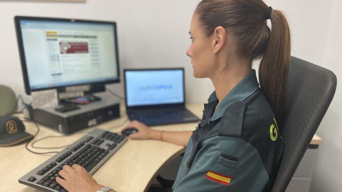Imagen de la Guardia Civil actuando contra ciberdelitos