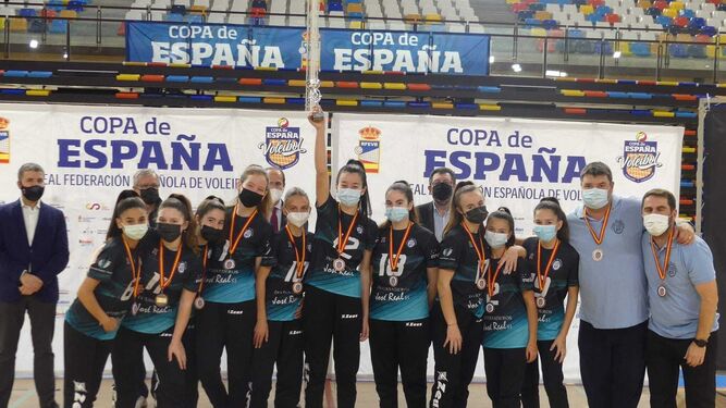 El equipo roquetero, tras la gesta lograda en Guadalajara.