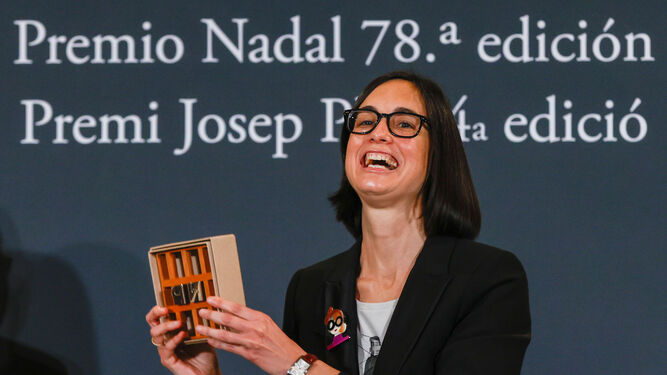 La periodista madrileña Inés Martín Rodrigo, en el Hotel Palace de Barcelona tras ser reconocida con el Premio Nadal.