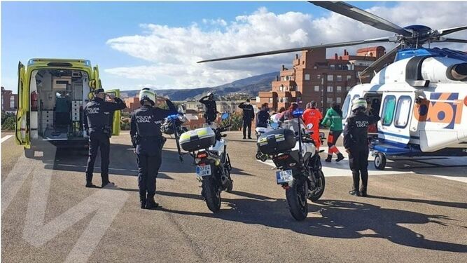 Sale de la UCI la policía de Almería que resultó herida tras colisionar contra una palmera s