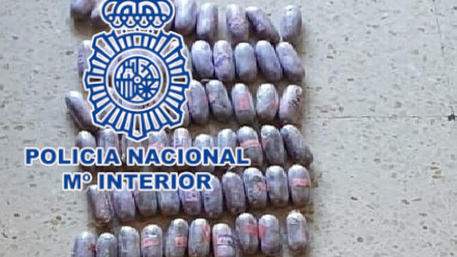 Detenido en El Ejido cuando portaba 150 bellotas de hachís en sus intestinos