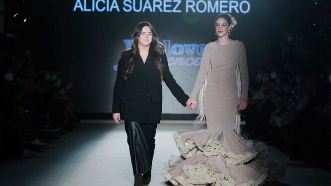 Alicia Suárez, ganadora del Certamen de Diseñadores Noveles de We Love Flamenco 2022.
