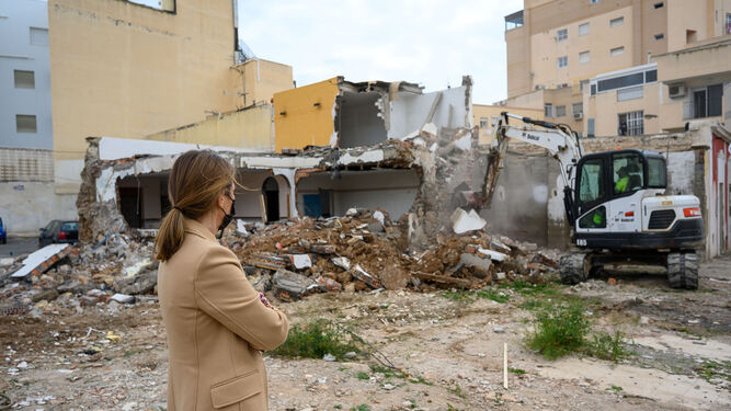 La concejal de Urbanismo en una imagen de archivo de las demoliciones en Barrio Alto