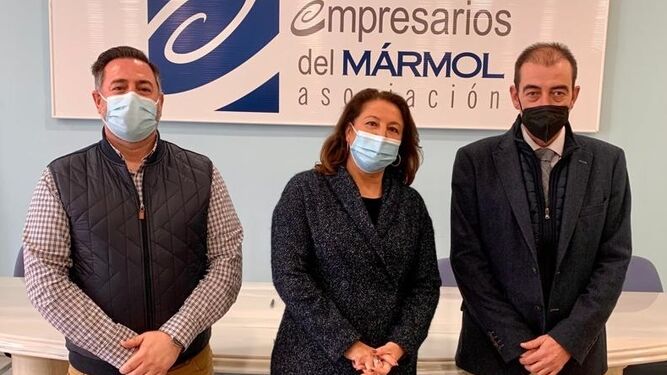 Carmen Crespo se ha reunido con el presidente de AEMA, Jesús Posadas, y el alcalde de Macael, Raúl Martínez.