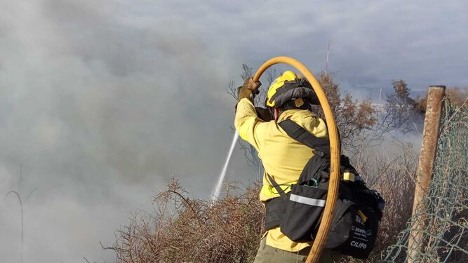 El Infoca da por controlado el incendio de Las Marinas, en Roquetas de Mar