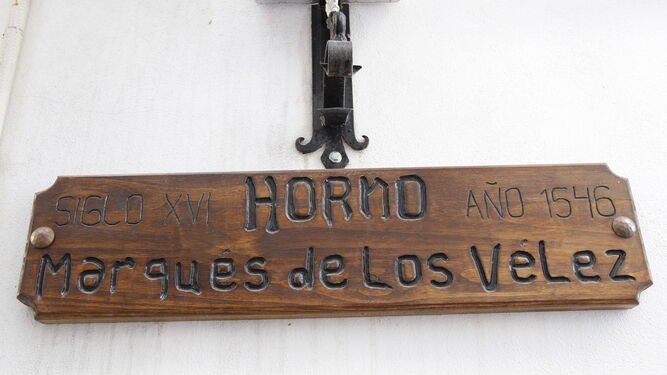 Cartel a la entrada del horno de Vélez-Blanco.