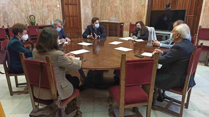Reunión con los empresarios del mármol de Almería en la Subdelegación del Gobierno en la capital.