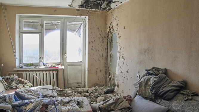 Edificio dañado tras el ataque de las tropas rusas en Járkov, Ucrania