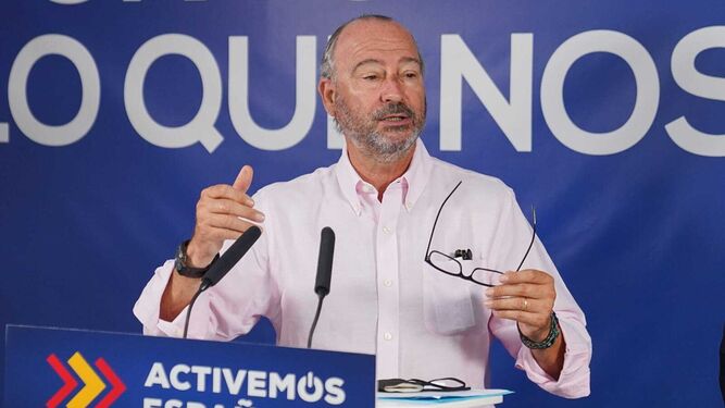 Luis Rogelio Rodríguez-Comendador es senador por el PP