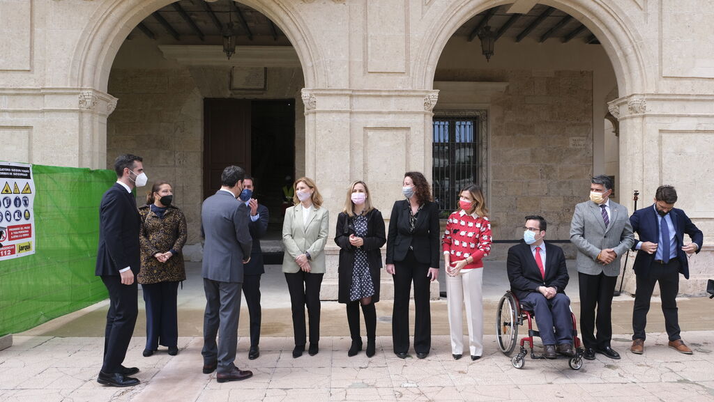 Fotogaler&iacute;a de la visita de Juanma Moreno a las obras del Ayuntamiento de Almer&iacute;a.