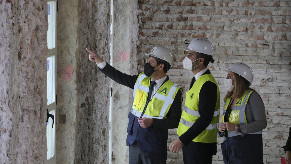 Fotogaler&iacute;a de la visita de Juanma Moreno a las obras del Ayuntamiento de Almer&iacute;a.