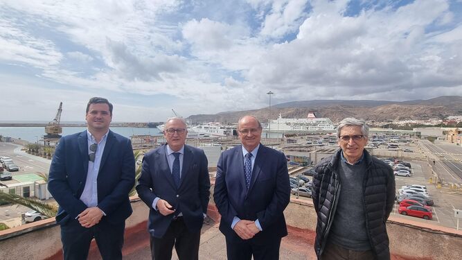 El presidente de la Autoridad Portuaria de Melilla, Víctor A. Gamero, ha visitado el Puerto de Almería.