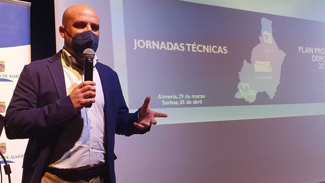 José Antonio García, diputado de Deportes, en las jornadas