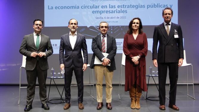 Participantes en las jornadas "La economía circular en las estrategias públicas y empresariales".