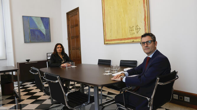 El ministro de la Presidencia, Félix Bolaños, y la consellera de la Presidencia, Laura Vilagrà, durante la reunión