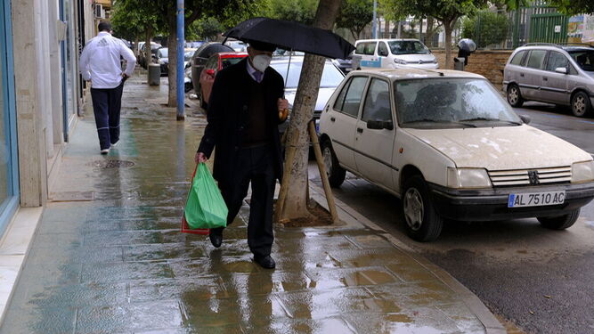 Los paraguas y Almería, un idilio inusual: nuevo temporal y posible granizada