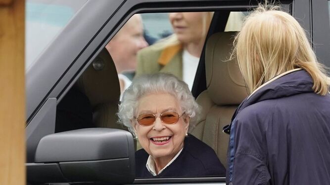 Isabel II reaparece tras su histórica ausencia en el discurso del Gobierno