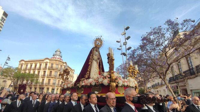 La Virgen del Consuelo procesiona hacia la Catedral con motivo del 75 aniversario fundacional de la Cofradía del Silencio