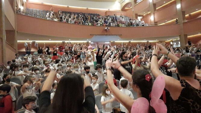 Música y solidaridad reúnen a un millar de alumnos en el Maestro Padilla