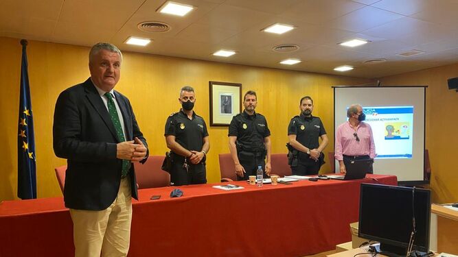 La Policía forma contra las agresiones a los sanitarios de Almería