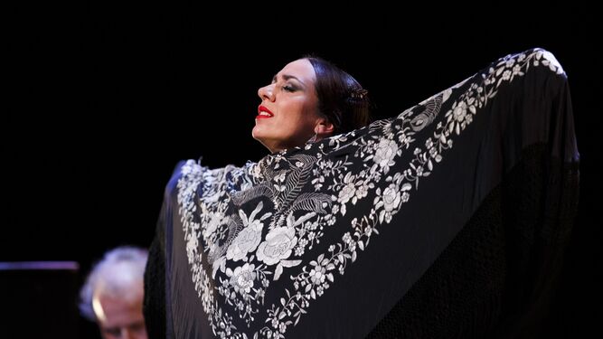 Anabel Veloso en el Teatro Parco de la Música de Roma, con Camerata Flamenco Project.