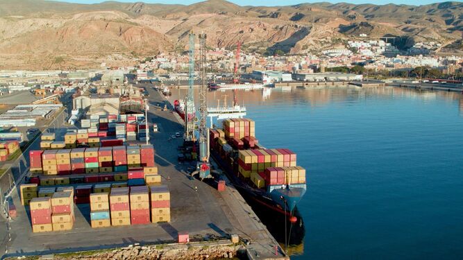 La Autoridad Portuaria de Almería espera opciones "viables y posibles" para la conexión ferroviaria