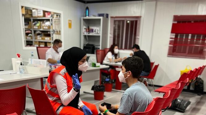 Cruz Roja atiende en 24 horas a 56 inmigrantes llegados en pateras a Almería