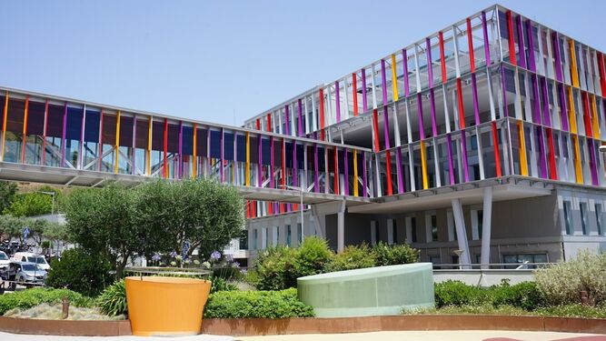 SJD Pediatric Cancer Center Barcelona con fachada de Dekton