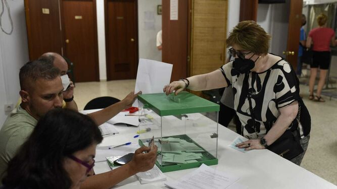 Imágenes de la jornada electoral en Huelva.