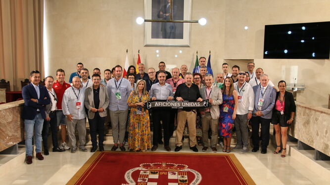 Recepción municipal a los miembros de Aficiones Unidas en el Ayuntamiento de Almería.