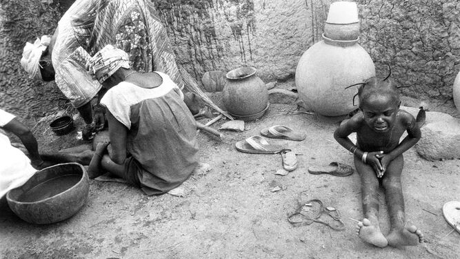 imagen de Manresa sobre Kadi, una niña víctima de la ablación del clítoris realizada en África en 1997.