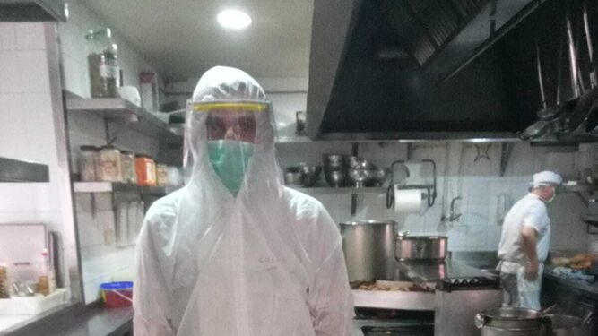 José Juan, trabajador de la cafetería, en una imagen durante la pandemia.