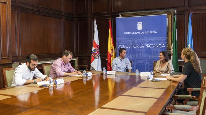 Reunión entre Diputación y el Colegio de Economistas de Almería