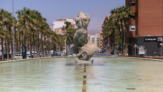 La Sirena es una escultura de Miguel Moreno.