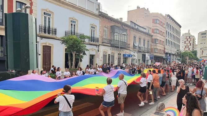 Una marea multicolor reivindica en la capital la igualdad real y efectiva para el colectivo LGTBI
