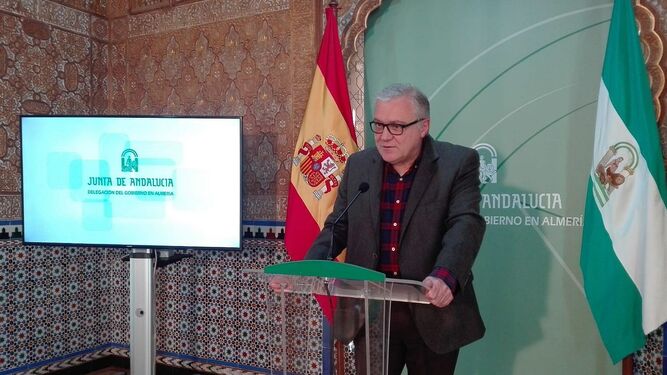 El delegado de Economía, Emilio Ortiz, en la presentación del plan de la Junta para el comercio