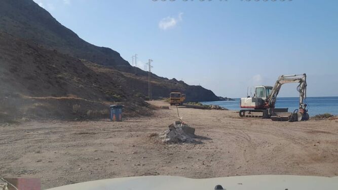 Unión Salinera comienza la obra para restablecer entrada de agua al humedal protegido Salinas de Cabo de Gata