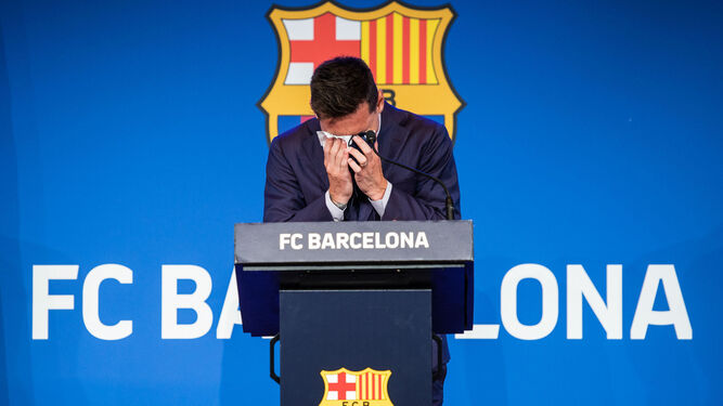 Messi llorando en la rueda de prensa sobre su despedida.