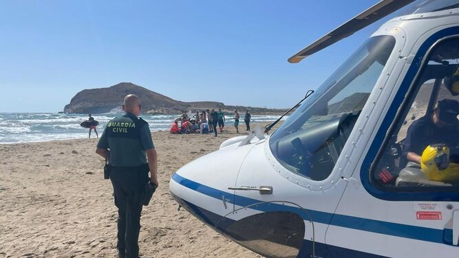 El bañista fue trasladado al hospital en helicóptero.