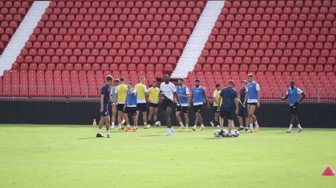 Jugadores del Almería, en un entrenamiento.
