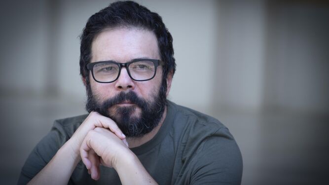 El escritor Luis Manuel Ruiz.