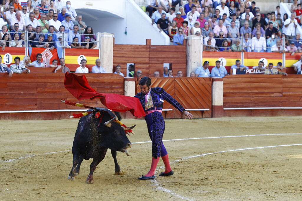 Im&aacute;genes de la corrida de toros de la Feria de Almer&iacute;a, con Morante de la Puebla, El Juli y Tom&aacute;s Rufo