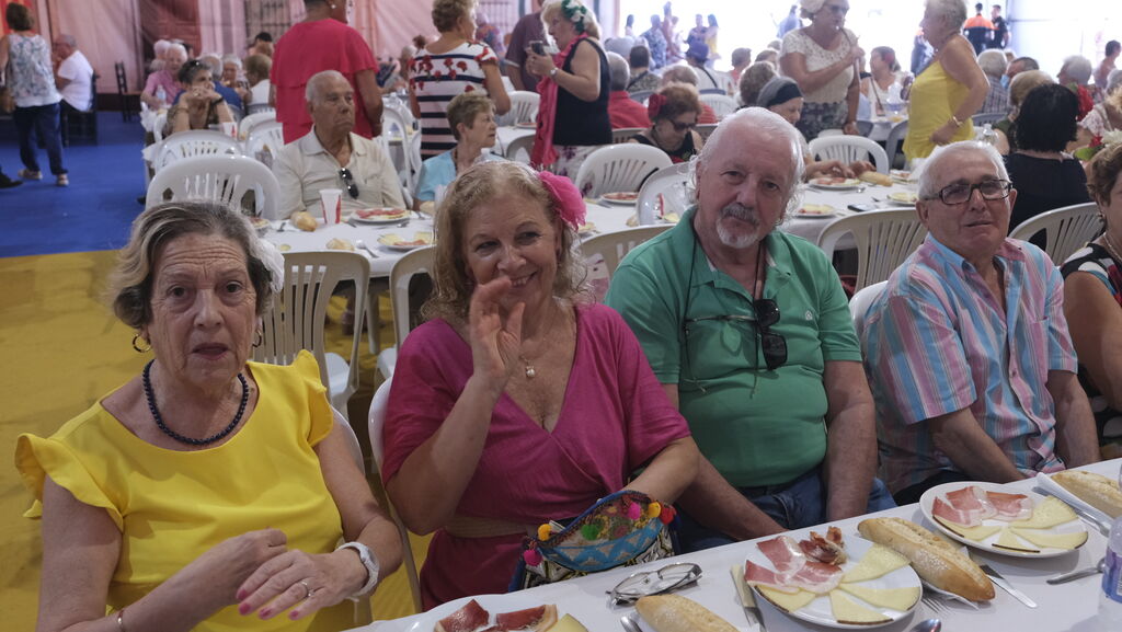 Im&aacute;genes de la comida homenaje a los mayores en la Caseta Municipal de la Feria de Almer&iacute;a 2022
