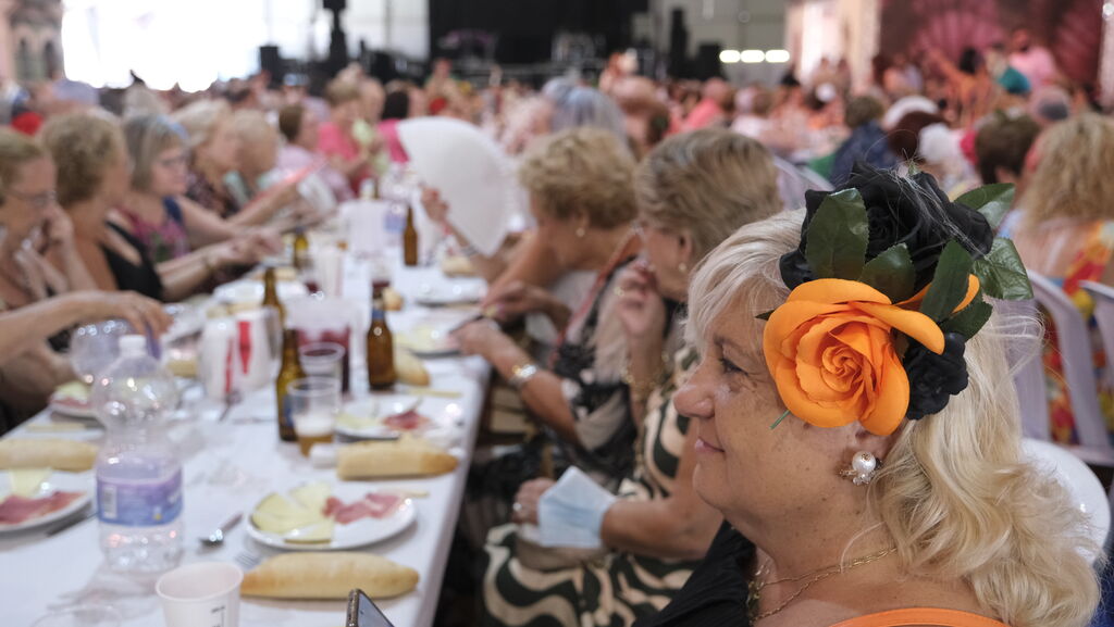 Im&aacute;genes de la comida homenaje a los mayores en la Caseta Municipal de la Feria de Almer&iacute;a 2022