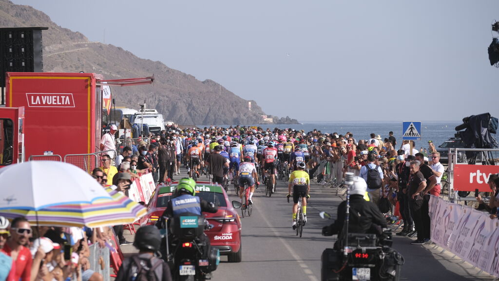 Im&aacute;genes de la etapa de la Vuelta a Espa&ntilde;a con llegada en Cabo de Gata, Almer&iacute;a