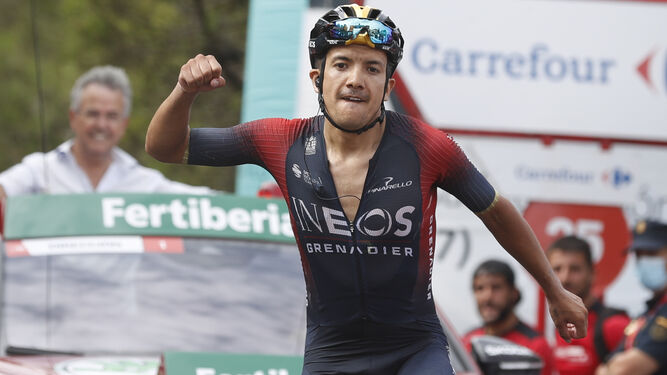 El ecuatoriano Richard Carapaz (Ineos) se impone vencedor de la duodécima etapa de la Vuelta Ciclista a España 2022 disputada entre Salobreña y Peñas Blancas, en Estepona, de 192,7km de recorrido.