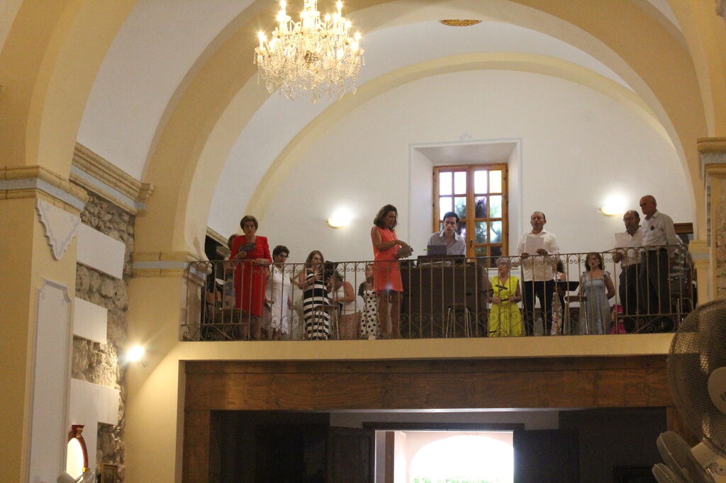 El coro de la iglesia de Antas durante la misa