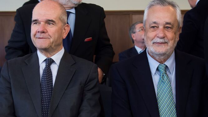 Los ex presidentes Chaves y Griñán, en el juicio de los ERE.