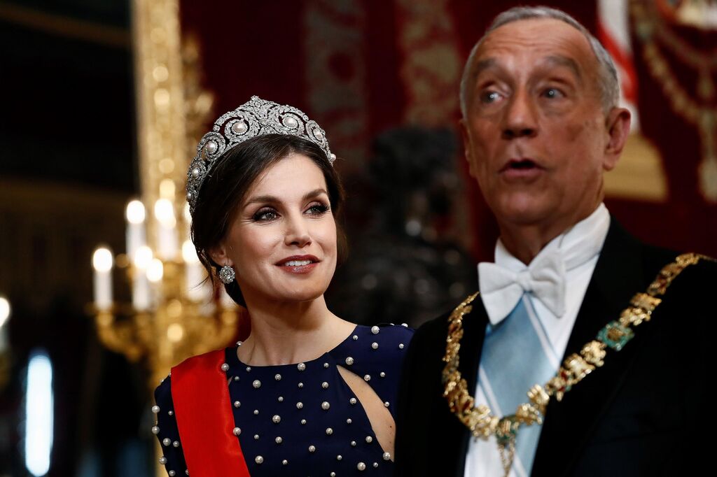 2018. Luciendo tiara en el Palacio Real, con el presidente de Portugal